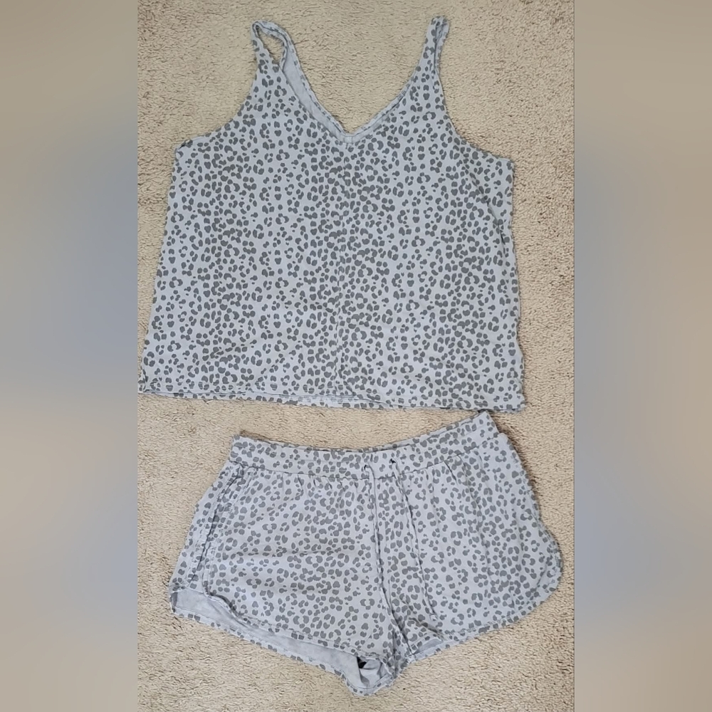 💥40% OFF SALE💥Gray Leopard Print Top and Shorts Set